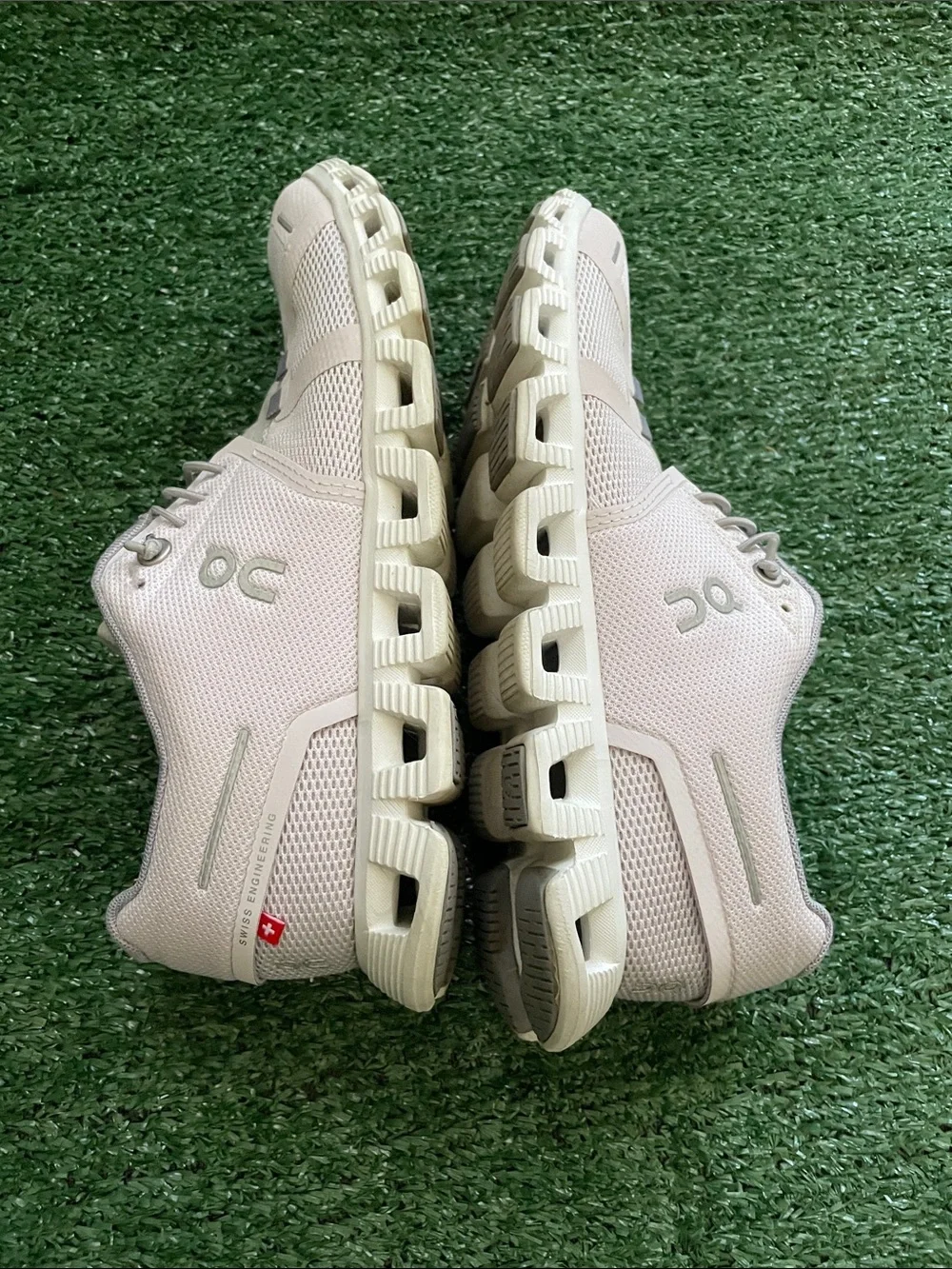 On Cloud 5 59-98899 Women's size 7 Running Sneakers Shoes Lily Frost